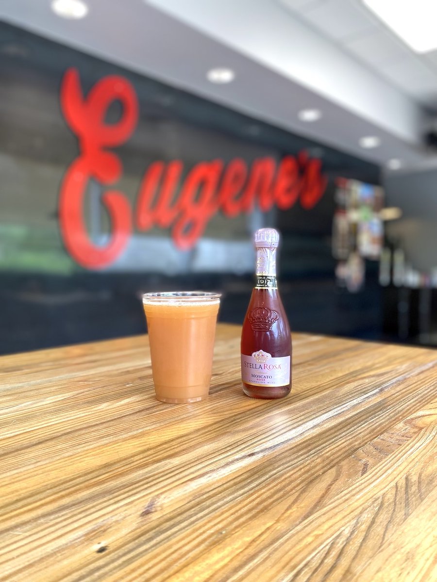 ChickenEugene's tweet photo. Cheers to the weekend! 🍾
Who's ready to start this beautiful Saturday off with a little bubbly?
This weekend, you can have a Blushing Mimosa or regular Mimosa at our Hoover location. #cheers #bhameats #bhamdrinks https://t.co/UETCmK3Wyw