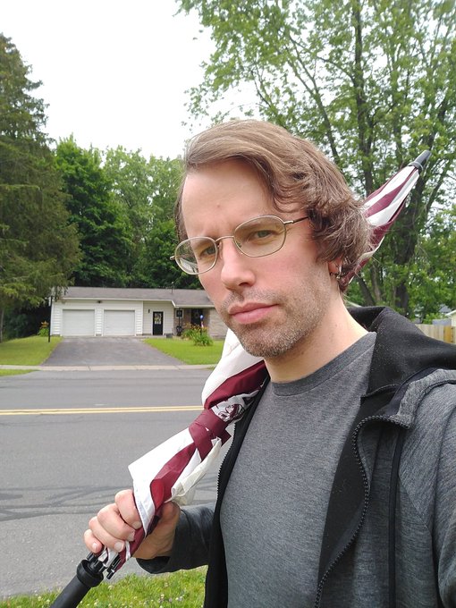 Haz umbrella, will travel. https://t.co/QcGASu6080