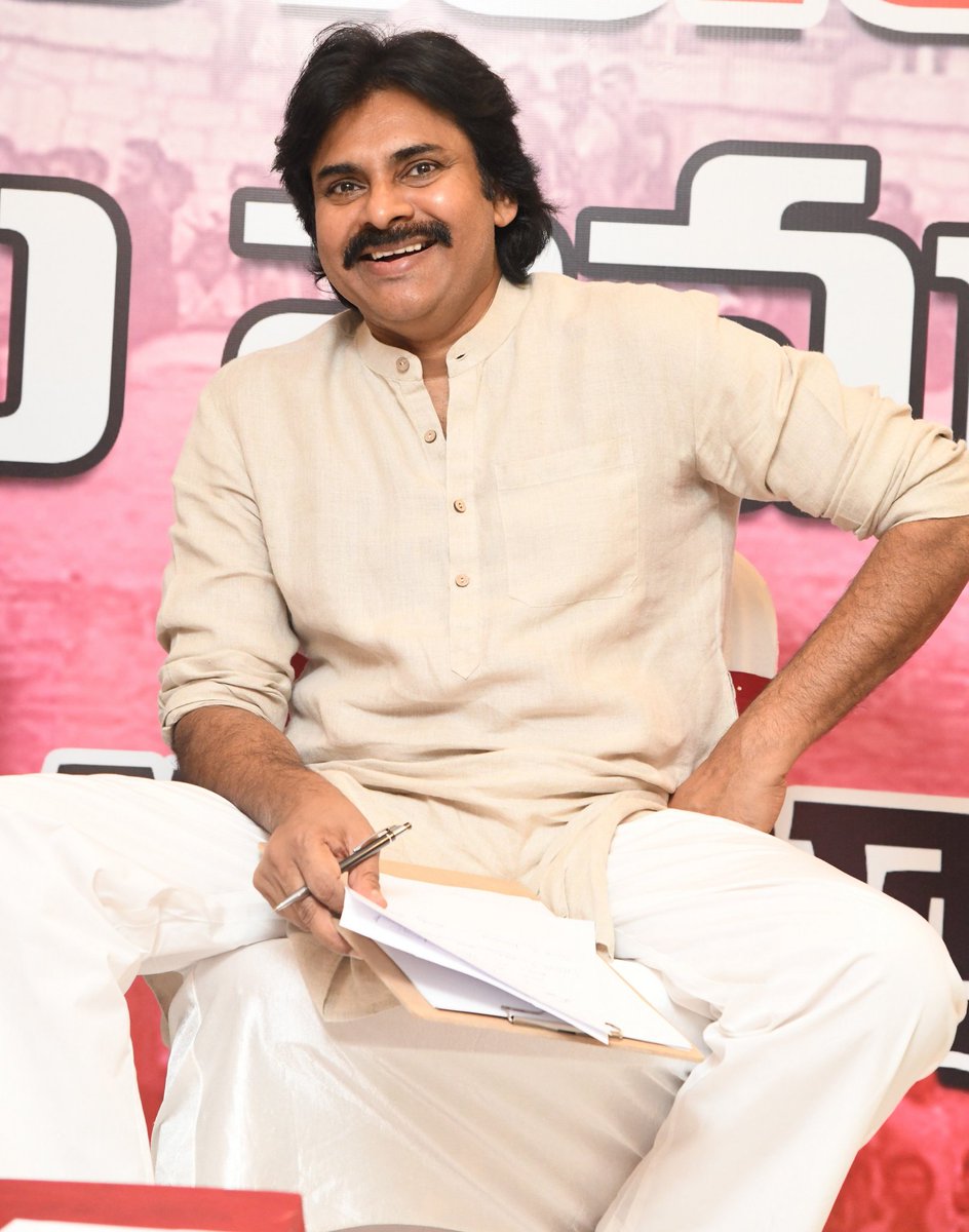 PK_Addicts's tweet photo. Magical Smile @PawanKalyan ❤️😍 https://t.co/lhuJ1EJjvl