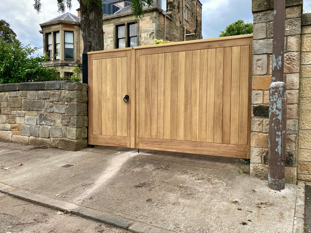 AESScotlandLtd's tweet image. AES (SCOTLAND) LTD recently installed manual solid Iroko wooden driveway gates in Edinburgh.
‍‍‍‍‍‍ ‍‍
#manualgates #woodengates #drivewaygates #irokogates #woodengatesedinburgh #drivewaygatesedinburgh #aesscotlandltd