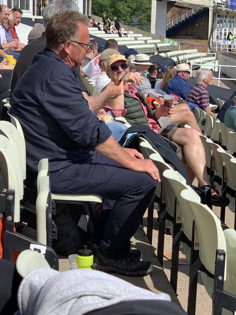 Security searching at Edgbaston needs some training, knife being used openly ⁦@BearsT20⁩