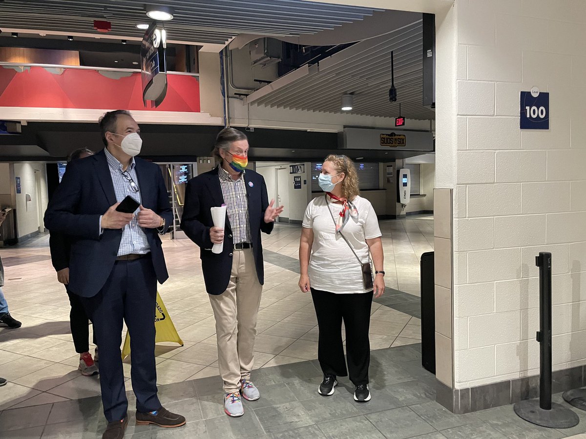 JohnTory's tweet photo. Great to walk through @ScotiabankArena, as the City readies for our record-breaking clinic tomorrow.

Unendingly grateful for the nearly 1,500 people who've had a hand in bringing #TorontoVaccineDay to fruition.

#TeamToronto https://t.co/xaTjKI31vq