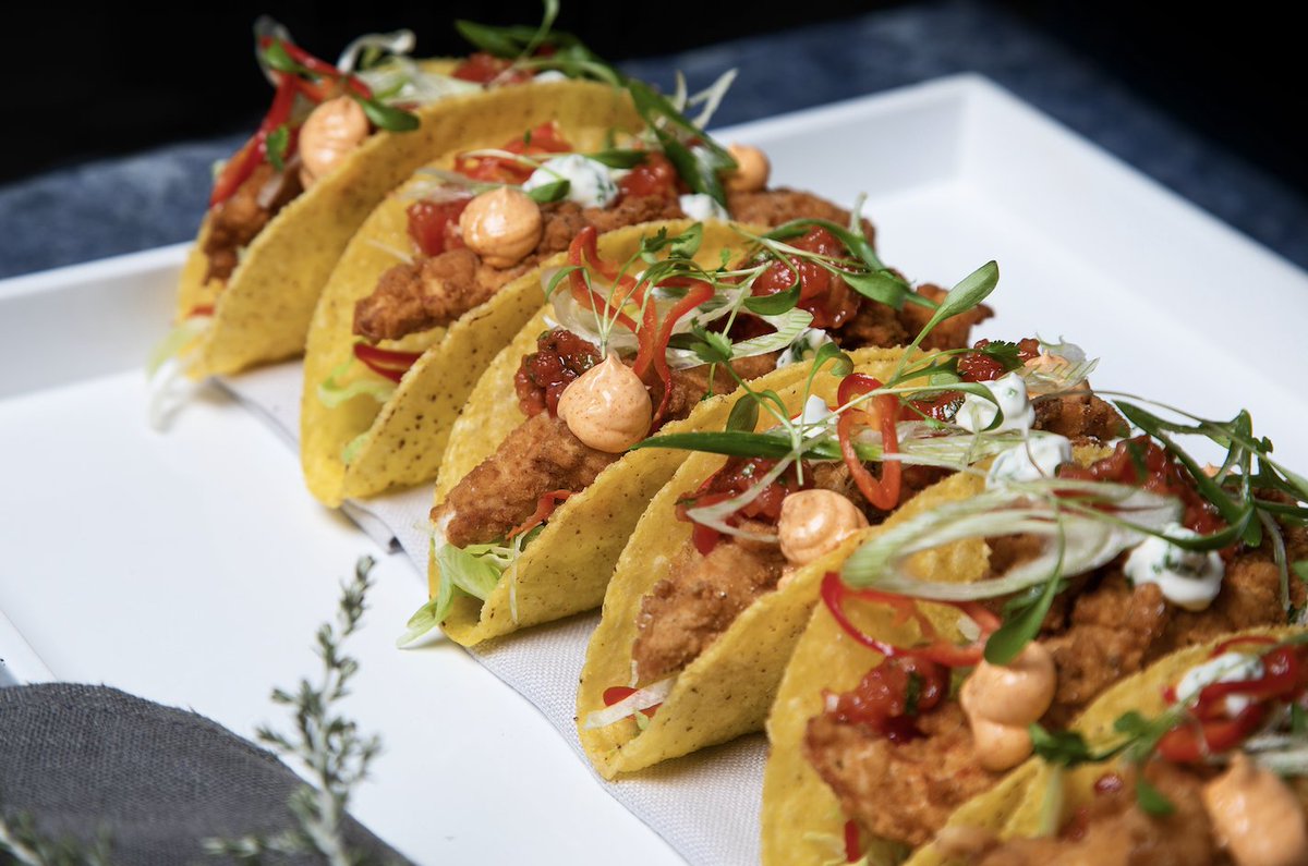 The perfect evening food - our Buttermilk Chicken Tacos 🤤

A great way to kept your guests fed and fulled for all of the dancing (when we are allowed!) 💃🕺

#RiversideDiner #PopUp #Resturant #Bar #Cocktails #Henley #Marlow #Bucks #SoJoKitchen photo credit: <a href="/slrphotos/">Steve L. Romero</a> 📸