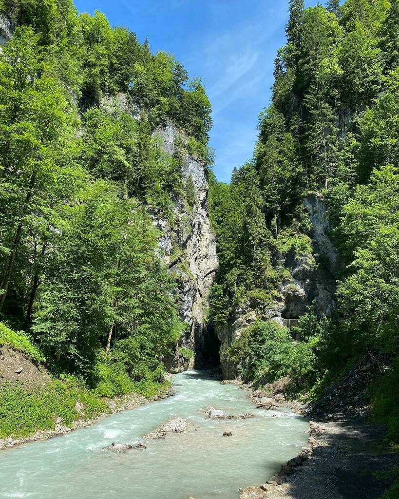 🏔🌊 💆🏻‍♂️
.
.
.
.
.
{ #partnachklamm #bayern #garmischpartenkirchen #vacationmode #hiking #hike #hikevibes #🌿} instagr.am/p/CQlktsULFh7/