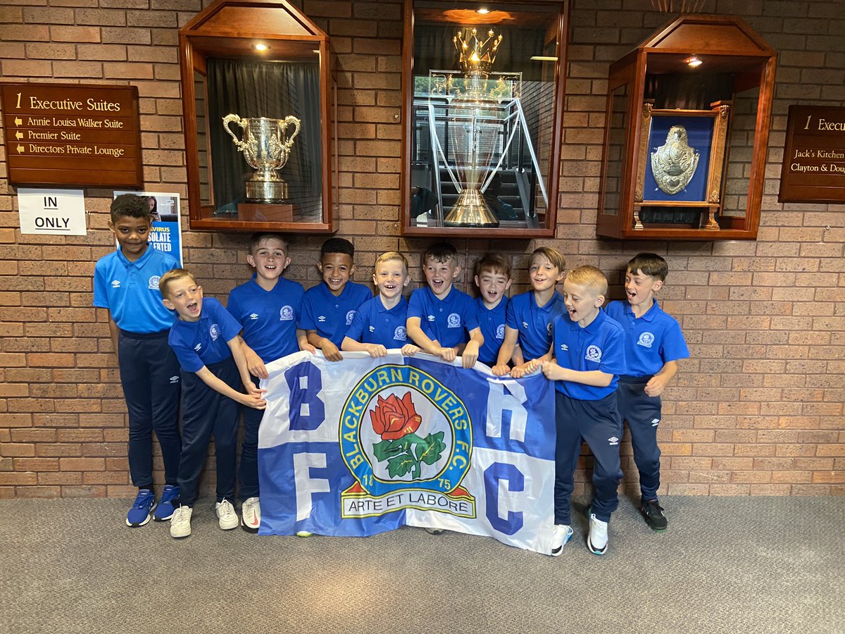 AtgRovers's tweet photo. A group of individual characters and personalities, with a team spirit that will create memories of the ups and downs of the football journey. ⚽️⚽️⚽️⚽️⚽️ #Rovers @Rovers https://t.co/rGpSQMSCEM