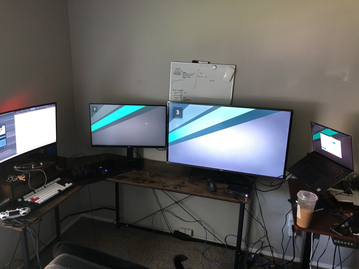 All set up for the combat sports doubleheader after like 30 minutes of futzing around in the Arch wiki