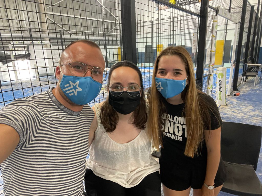 Aquesta tarda hem participat al 1r torneig solidari de pàdel de la <a href="/JNCPenedes/">JNC Vegueria Penedès</a> 🏆

A l’acabar hem fet una entrega de material a l’ONG <a href="/EsportSolidari/">Esport Solidari Internacional</a> 🎾