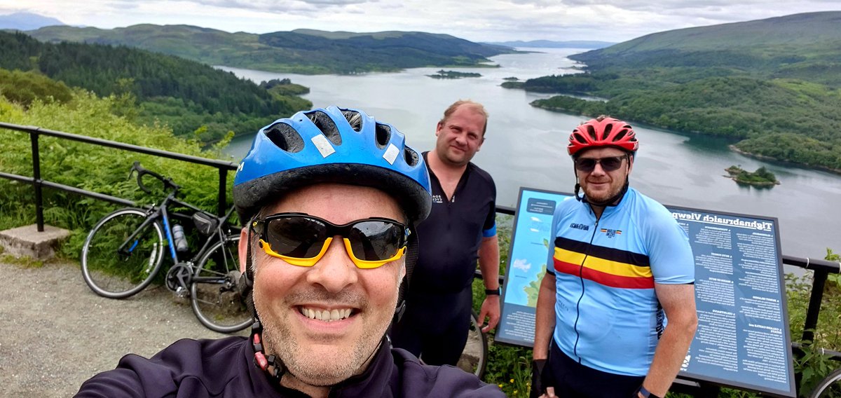 RobCochran1874's tweet photo. 4. FERRY MISSED
Hills from Tighnabruaich absolute beast. #knackered 99km done
#5ferries #fiveferrieschallenge
Missed 4pm ferry by 4 minutes 😔
Only half hour wait though 😊
Boarding 4:30 - means may have to stop for a beer in Rothesay 🍻😊 https://t.co/K3dG9hRoCP