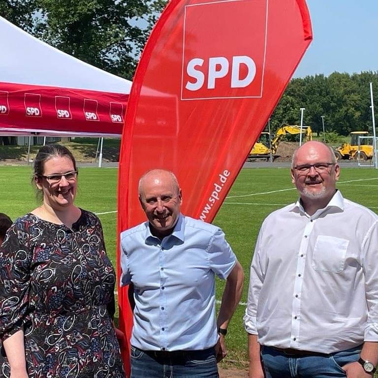 SPDDorsten's tweet photo. Auf unserem Stadtparteitag haben wir heute einen neuen Vorstand gewählt.
Erstmals haben wir mit Nina Horbelt und @StephanErbe eine #Doppelspitze in #Dorsten. Natürlich war auch unser Bundestagsabgeordneter Michael #Gerdes mit dabei.
#SPD https://t.co/neg6ksBmNX