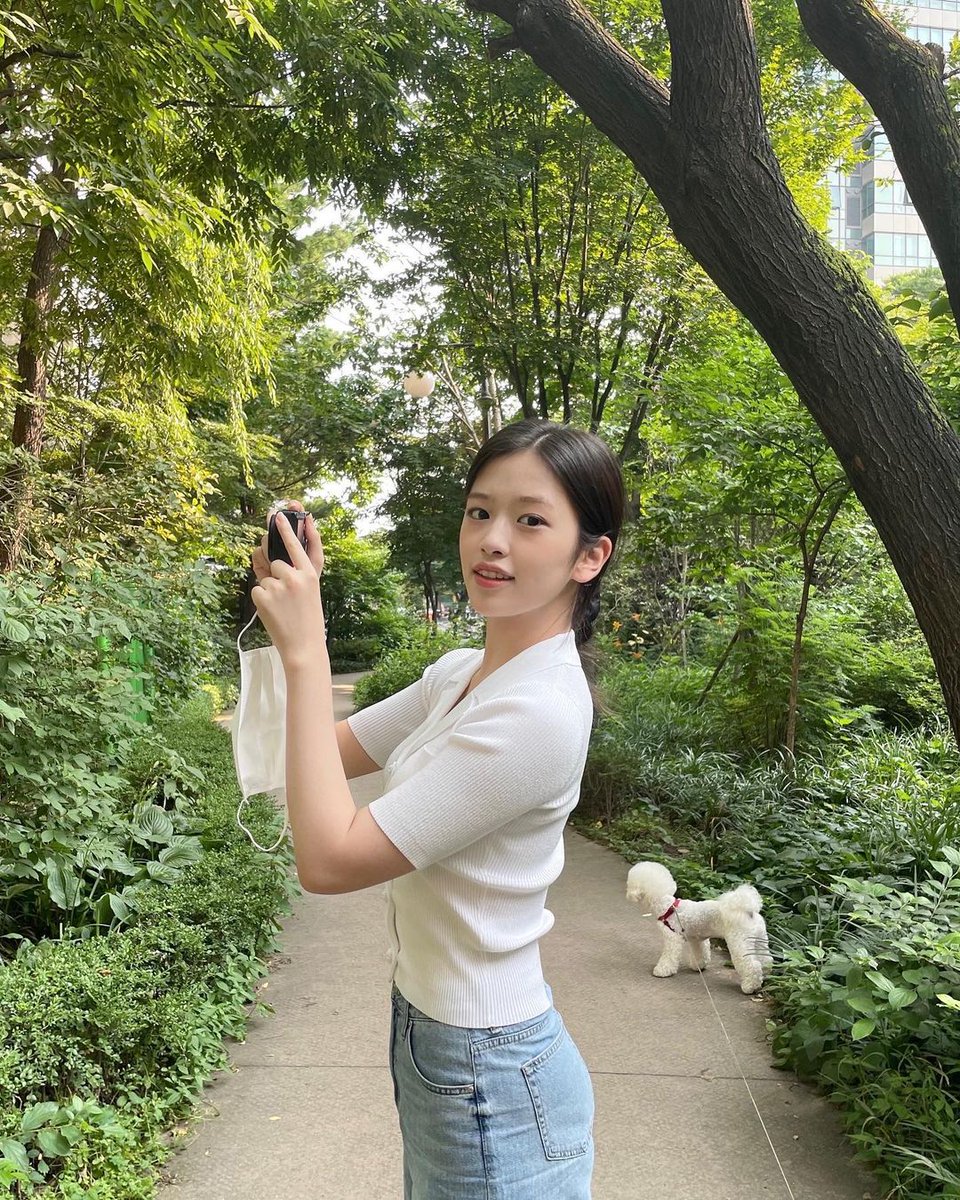 chaengi_j's tweet photo. Ahn Yujin Update
#안유진 #아이즈원 #Instagram #IZONE #UPDATE #AhnYujin #YUJIN
🐶: 여기보세용
(Look here) _yujin_an https://t.co/SiYjXaeIMa