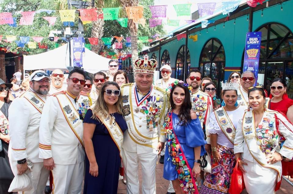 AguillonRF72's tweet photo. @ReyFeoConsejo is taking place at Historic Market Square through Sunday!  Head out that way if you haven’t already!  The Rey Feo Scholarship Foundation does a great job of keeping the music lively and there is a variety of food and drinks to satisfy your fiesta cravings! https://t.co/MXEKfQ57nN