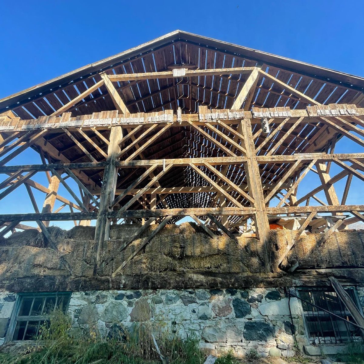 One of the highlights of this timber frame assessment, was the double and triple braces. It was the first time we came across this style of bracing. 
The plan is to move this frame, and rebuild at a winery.