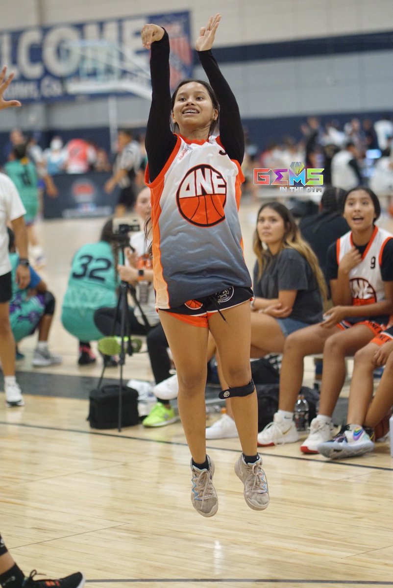 gemsinthegym's tweet photo. ‘25 pg Jaziah Billey has skills and plays with so much joy!
But don’t let that smile fool you, she can hoop! @TRIBEAthletics3 
#nativeexposure #gemsinthegym https://t.co/S79npUYwuo