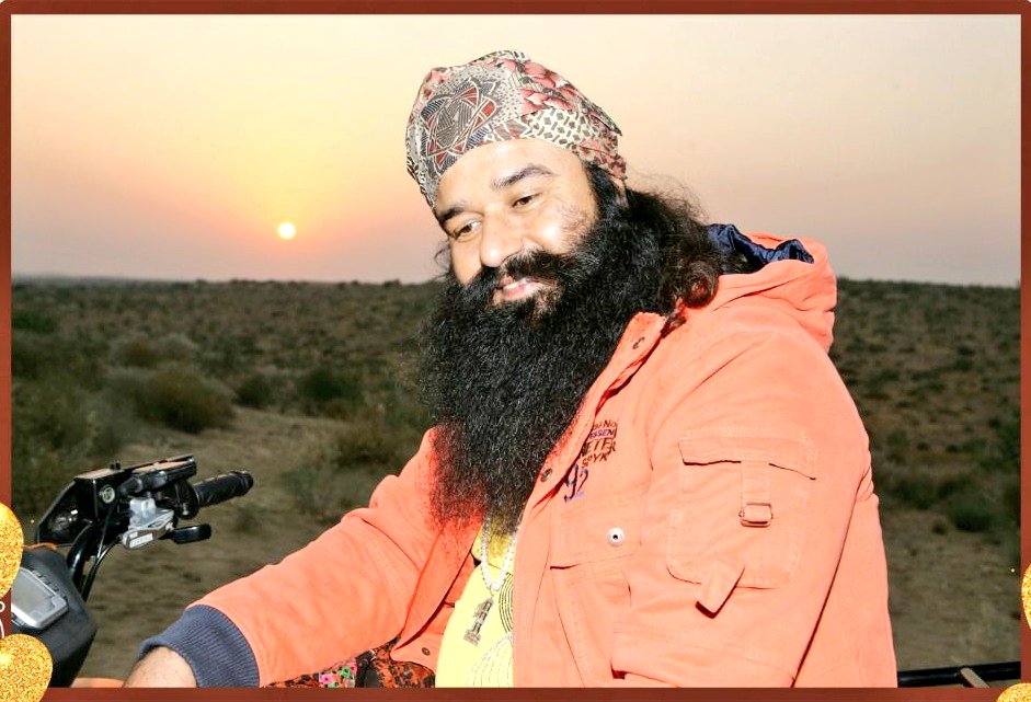 क्या था मैं क्या बना हूँ,
ये बात मैं ना भूलूँ..
तूने मुझे बनाया औकात मैं ना भूलूँ..
जो कुछ है पास मेरे सब #GurmeetRamRahim जी ही दिया है..
ये तेरा शुक्रिया है,
ये तेरा शुक्रिया है..🙏