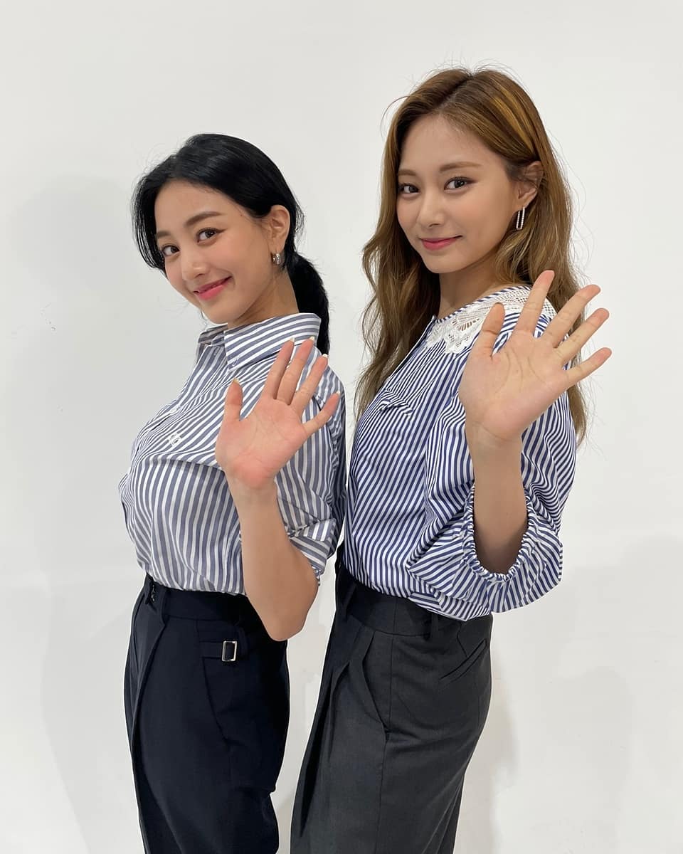 chaengi_j's tweet photo. Twicetagram Update
#AlcoholFree #지효 #쯔위 #트와이스 #Instagram #Update #ParkJihyo #ChouTzuyu #STREAMalcoholfree 
🤍: 오늘 울쯔쯔랑 커플룩
(Today's Ulzzang and couple look) https://t.co/3Gnvt19lIg