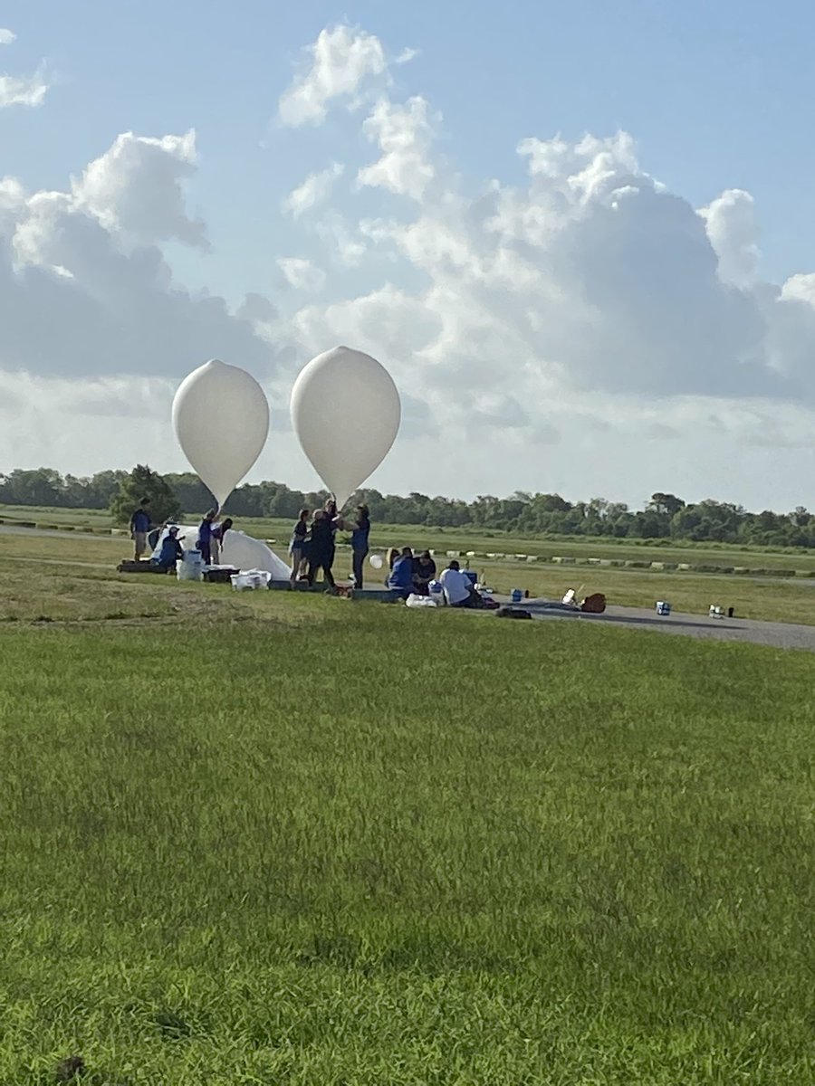 axiiasto's tweet photo. Heeeere we go! Our balloon went 108,129 feet into the sky! #stratostar0320 @NASA @SpaceCenterHou @envisionexp https://t.co/WU3piE51rN