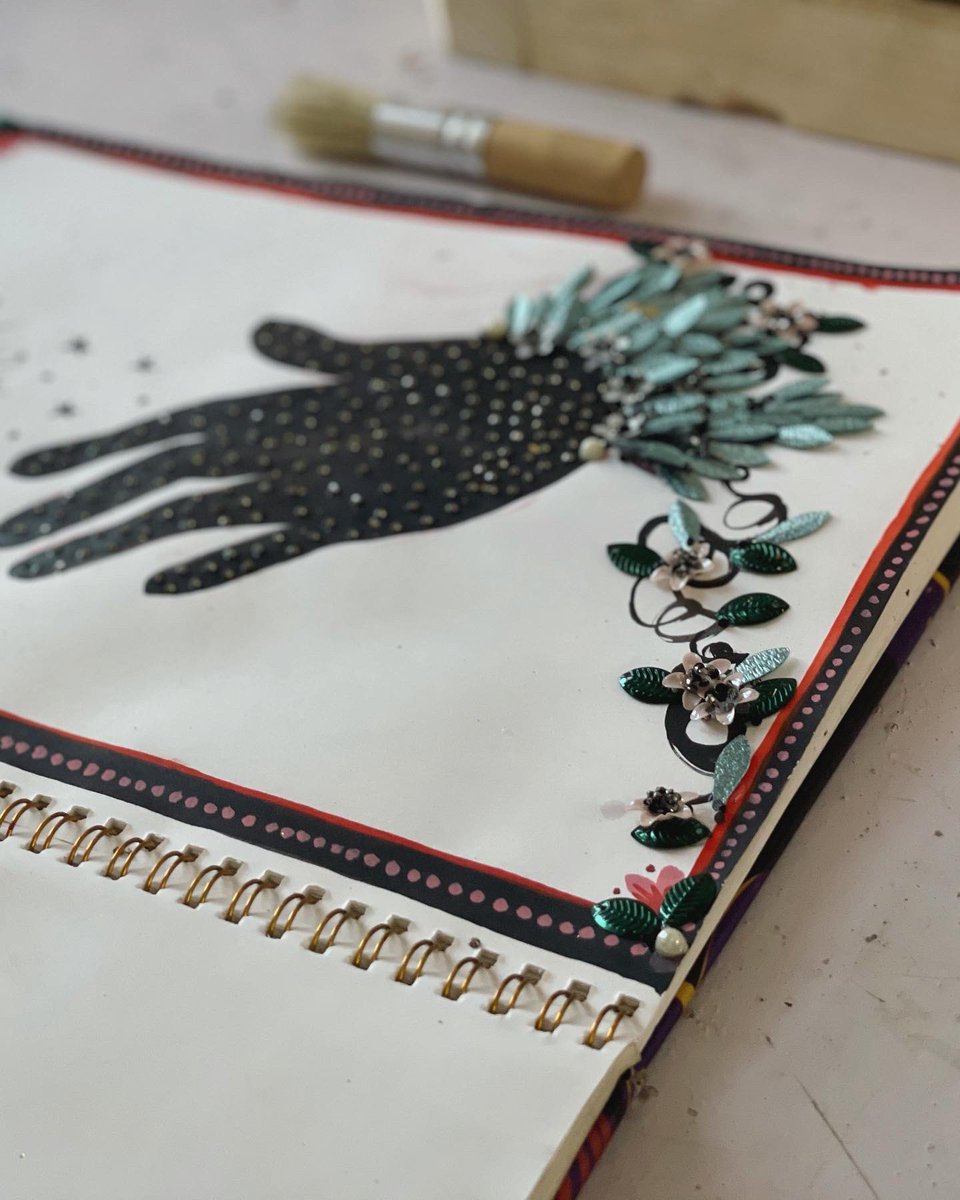 charukaarora's tweet photo. I often dream about what is on this other side of life now. 
dancing birds to see?Sleepy gardens feel? Talking Flowers to fall in love with?Oh, what about the stars that sing? I don’t know.
But like to believe.
#artistsontwitter #artsy @artsy https://t.co/TzvKj2mAcI