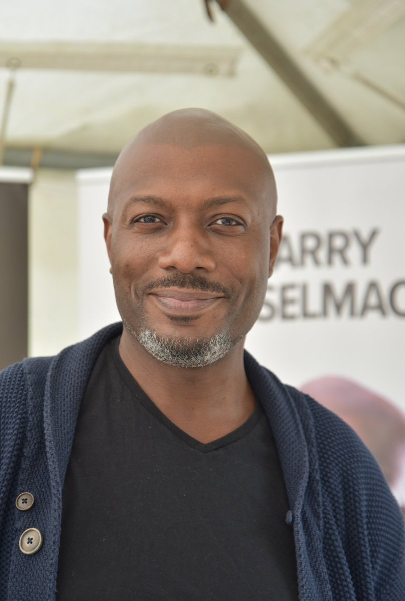 salefran's tweet photo. Portraits suite au @FestivalDLDS
Avec Benjamin Castaldi @B_Castaldi,
Lotie Pester @LoriePester, André Manoukian @andremanou,
Harry Roselmack @harryroselmack...
Avec @mairie7 @GrandParisMGP @iledefrance   #livre #lecture #photos #Star #rencontre https://t.co/mbppCAPYkX