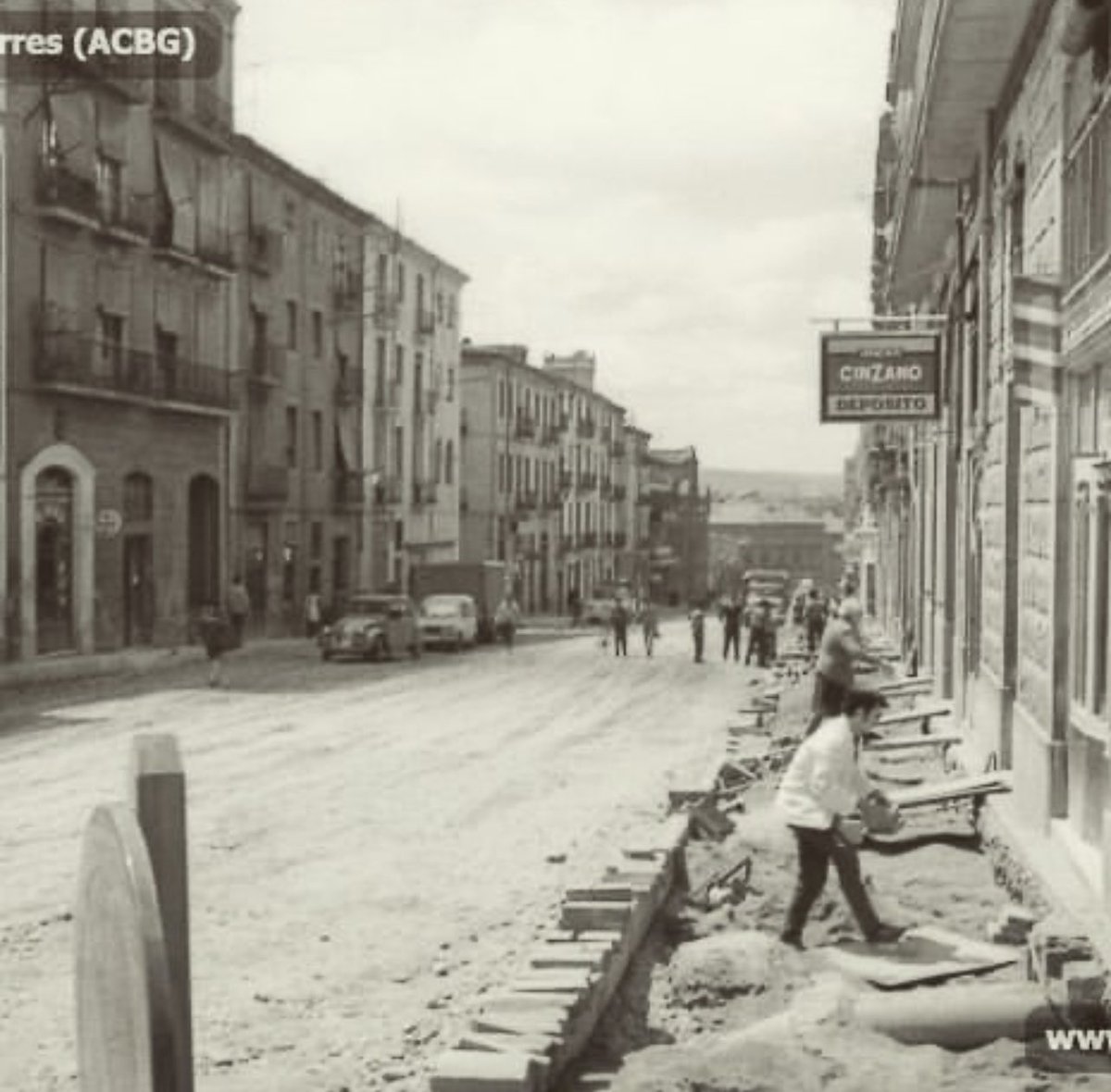 joanpique1's tweet photo. La botiga de casa fa història! #100anys de Casa Sabaté, coneguda com a Plats i Olles o Cal Terrisser

El juny de 1921, el nostre besavi Sebastià Sabaté Pàmies obria negoci a la Ctra de Vic 34 de #Manresa

Un segle, 5 generacions i molts esforços després, continua al peu del canó! https://t.co/lsuVitYTFN