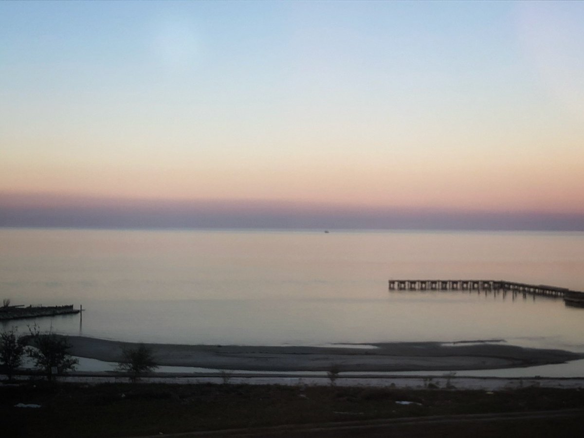 One of the perks of working late <a href="/TheBeachUNO/">TheBeachUNO</a> #UNOProud #sunsets #NOLATech #NewOrleansTech #UNOTech #Viewfrommyoffice