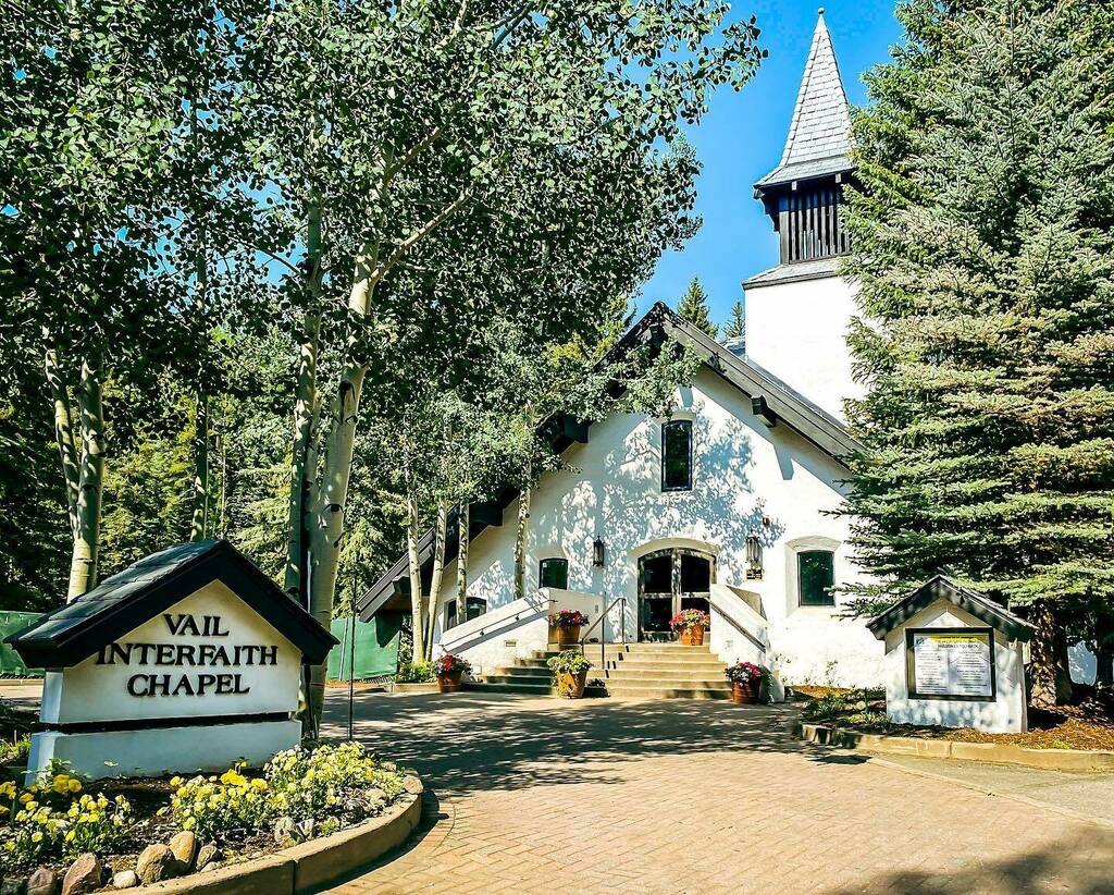 MiMiParis's tweet photo. Chapel in Vail, Colorado
.
.
.
#chapels #chapelsofinstagram #vail #vailcolorado #colorado #roadtrip #jeep #jeepwrangler #turquoise #turquoisejeep #letsgo #adventure #adventurephotography #photography #mimiparisphotography #positivity #rt 
.
.
.
@visitcol… https://t.co/k916lN07NN https://t.co/jyxefhfDED