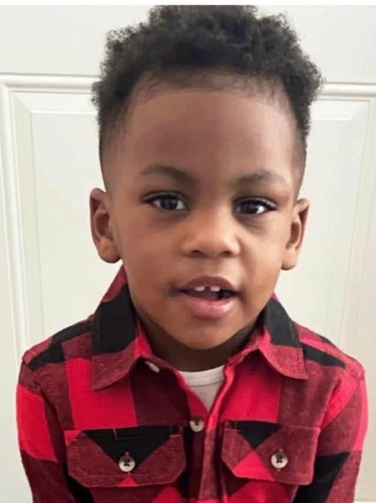 NiqueAlexis's tweet photo. Can everyone please🙏give strength to @bredrew2 her family today? Don't know how many of you've heard on the National news of the Senseless Murder of Brison Christian 2 yr old Baby😭🤬shot while his parents were driving on 1-75 here in DET. They're burying Brison🙏🤧 #RipBrison https://t.co/v5gFJBJk3a