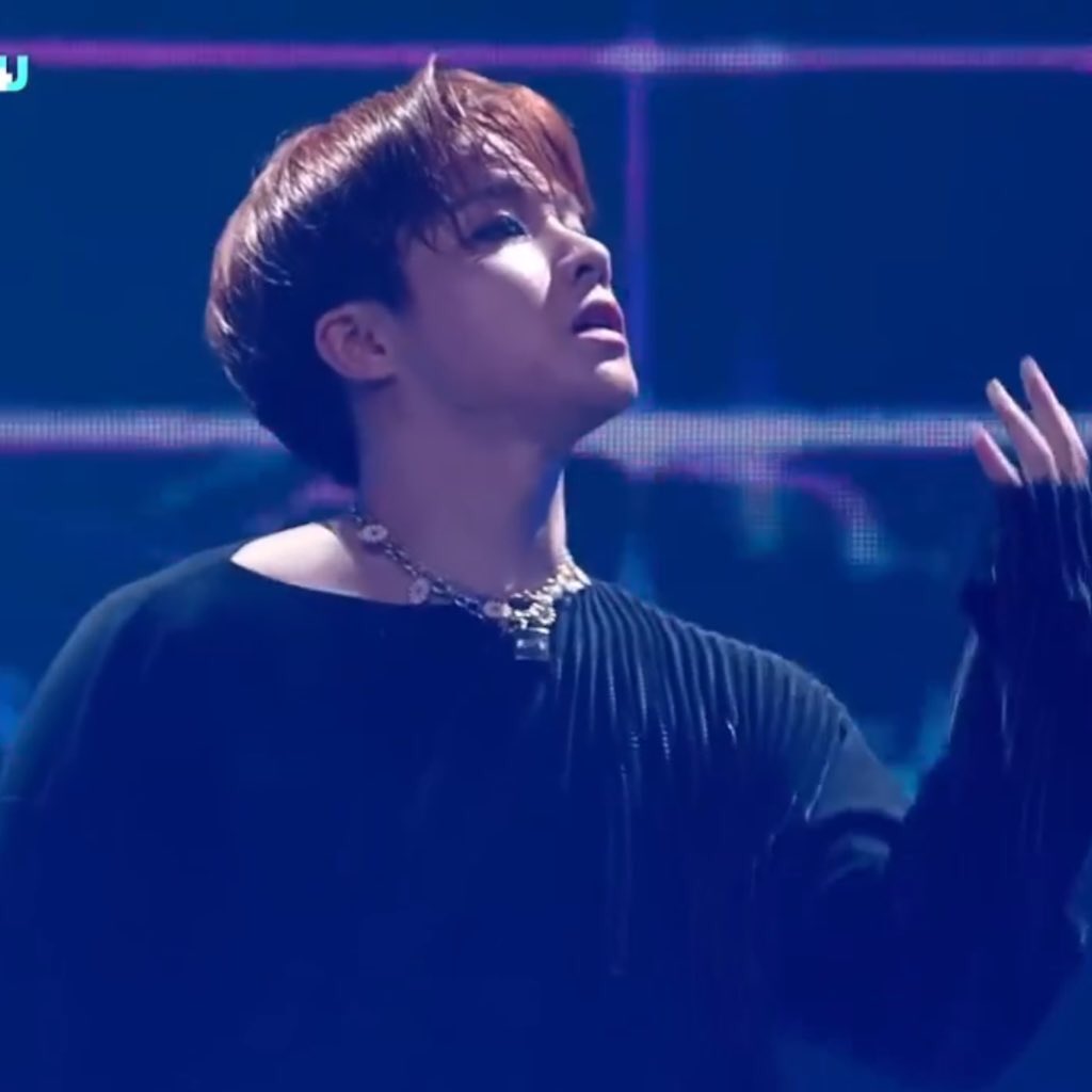 KJHSLOOK's tweet photo. jinhwan during k!lling me is something else 🥵

#JINHWAN #김진환 @ikon_gnani_____ #iKON #아이콘 @YG_iKONIC https://t.co/eIZxSrZWTh