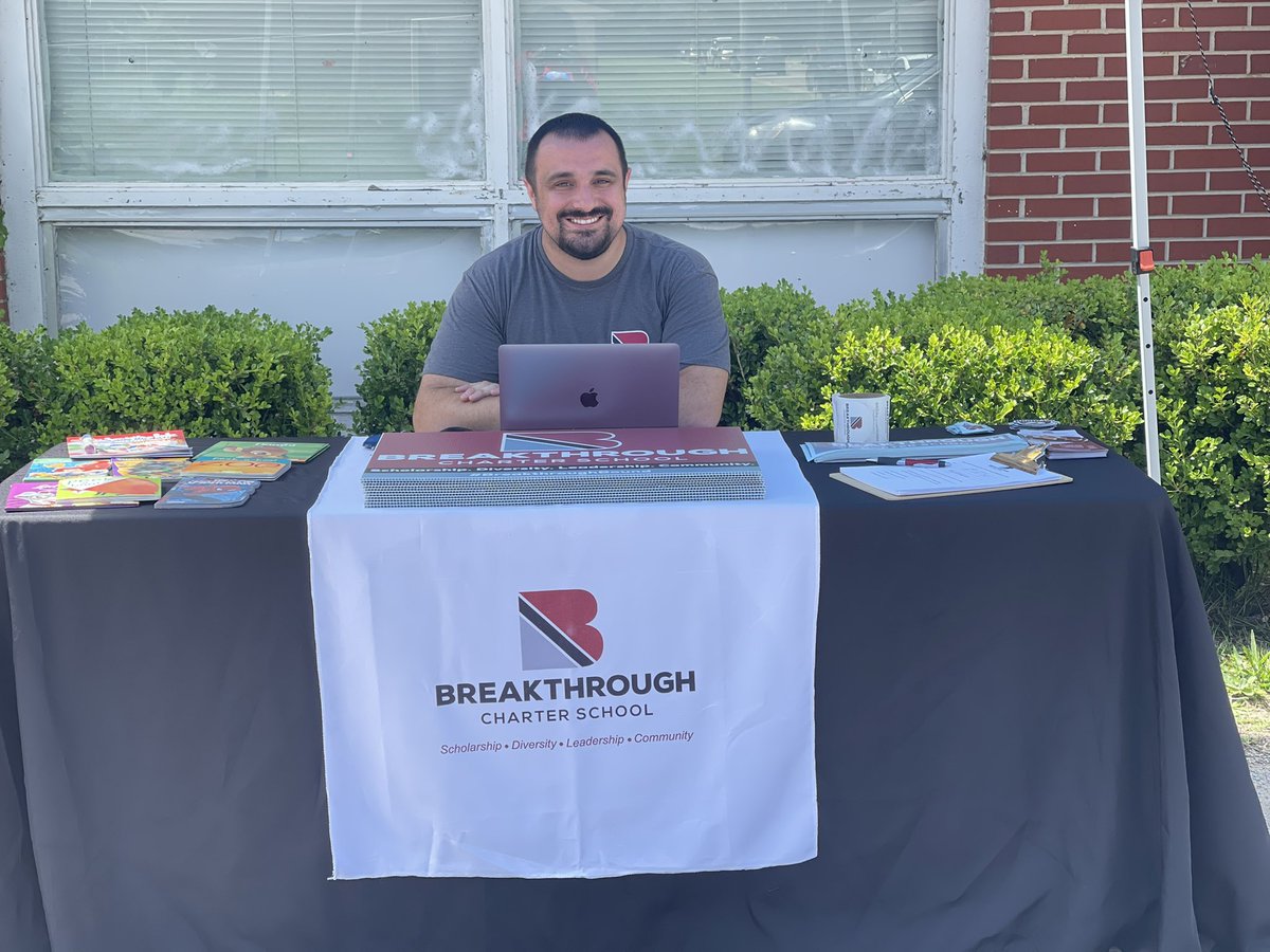 Breakthrough_CS's tweet photo. Our Head of School, Mr. Ramalho, is at C.H.O.I.C.E.βs Connect Day in Uniontown! Be sure to come by the resource center to learn more about Breakthrough and get FREE books, food, and games from NOW until 1 PM!
#BreakthroughCharter #CommUNITY https://t.co/nNPQX7GGwk