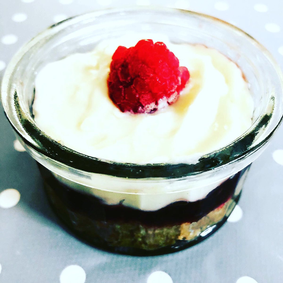 MarieClareCooks's tweet photo. Perfect to round off your evening in Hanwell’s friendliest Micropub, our raspberry &amp; white chocolate cheesecake #hanwell #smallbusiness #craftbeer #micropub https://t.co/FaGoZhuKGJ