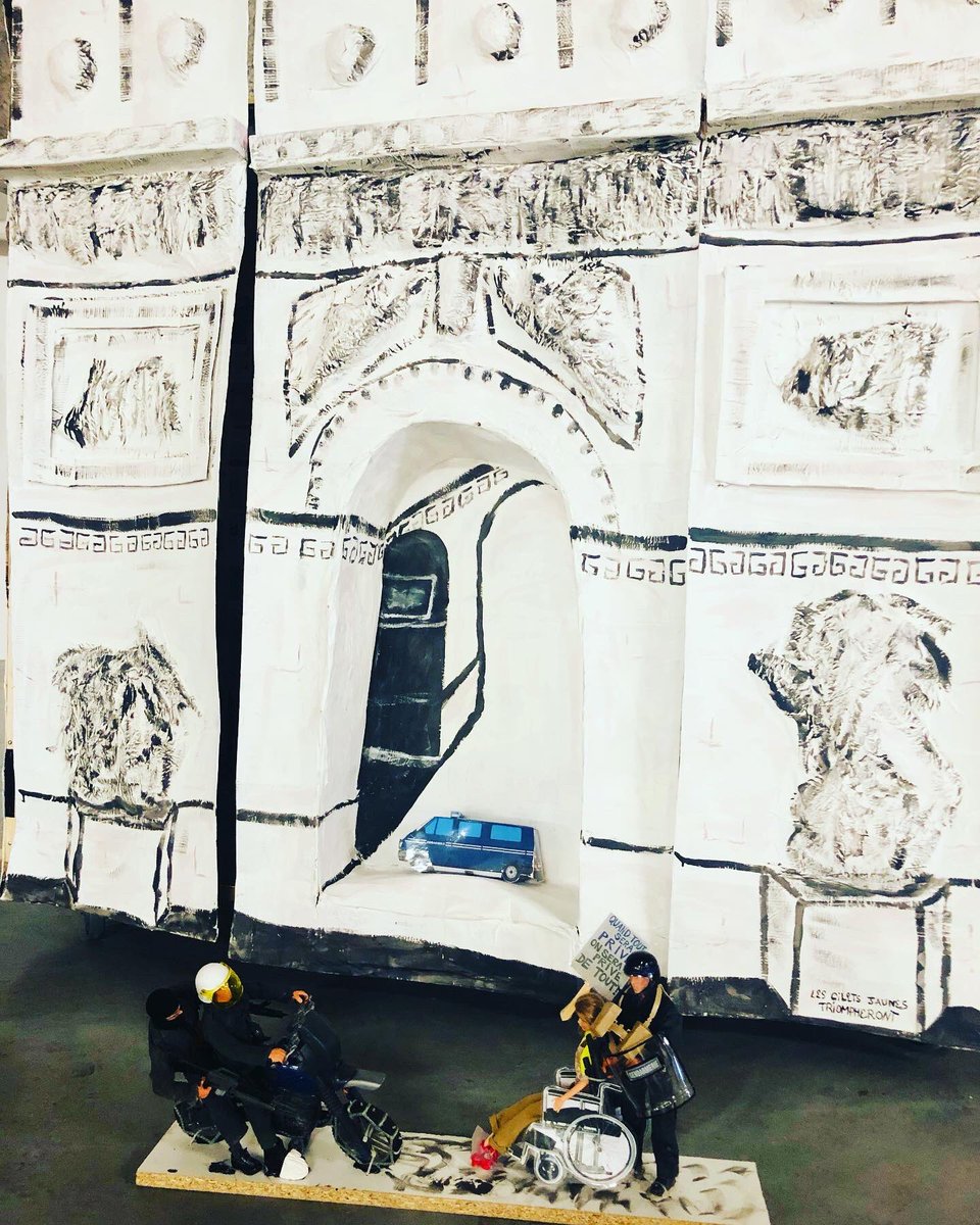 DosPlein's tweet photo. Vu #ADA6 IN #Fouquets #ChampsElysees https://t.co/fK7vT5ZyyR