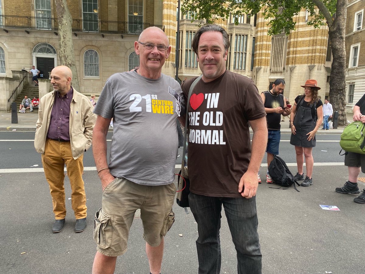 21WIRE's tweet image. Ran into some Old Normals, luv’in it… get our shirt here: 21w.co/shop-old-normal #londonprotest #OldNormal