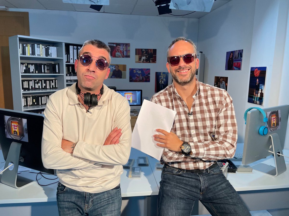 ¿Qué te gustaría recordar del #archivo de <a href="/canalsur/">CanalSur</a>?

¡Vamos, cuéntanoslo y nuestros archiveros 
<a href="/jcarlosmen/">Carlos Teissa Vinil</a> y <a href="/mmorera79/">Manolo Morera</a> 😎😎
lo buscan para ti 😉

☎️651 39 00 33 
📩estoesloquehay@rtva.es 

#EELQH #SúmateaCanalSur #muchoquever #humor #findesemana #risas #tenemosdetó