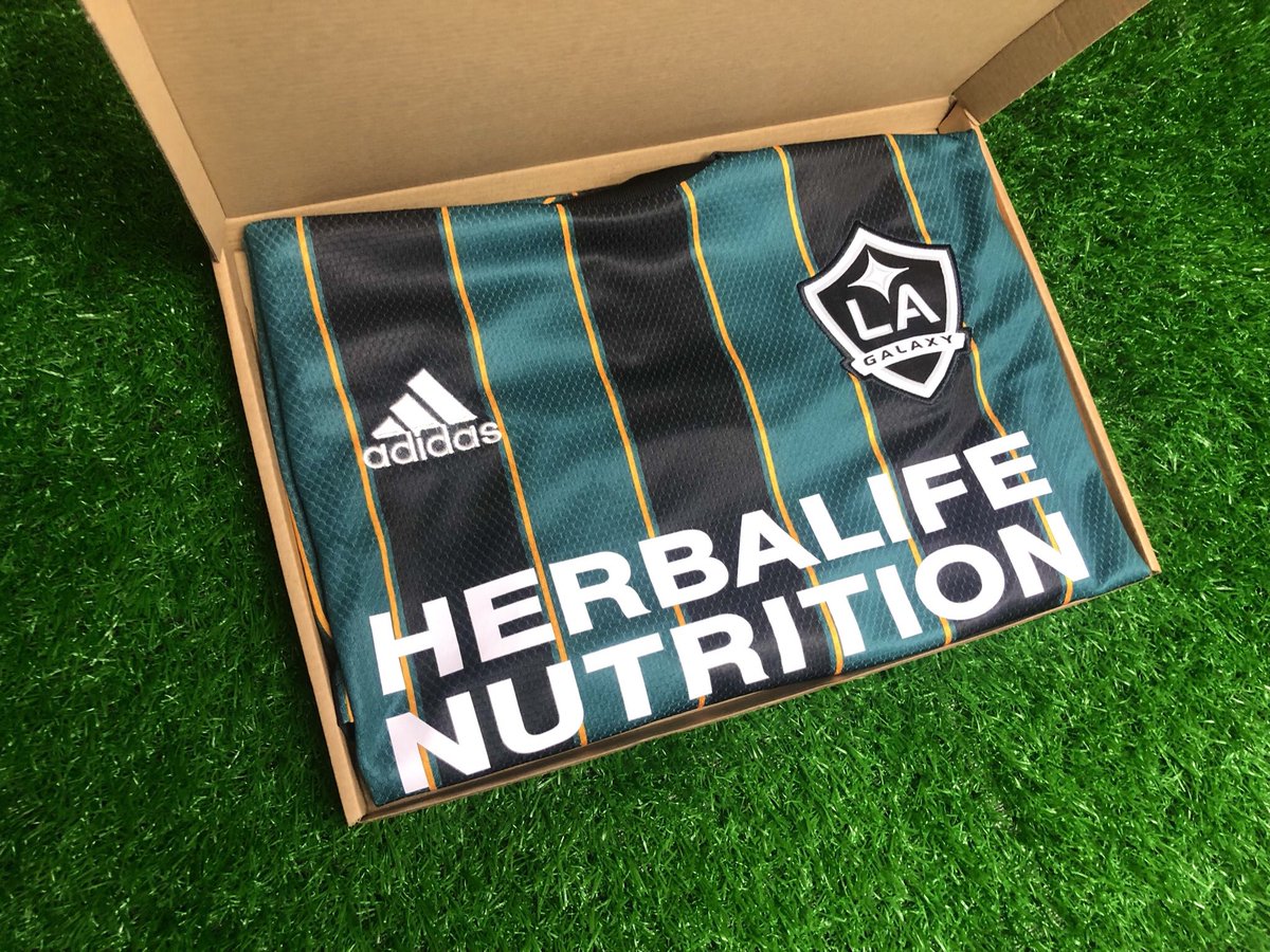 mysteryfootball's tweet image. We are giving away a Mystery Football shirt and a £𝟮𝟬 gaming gift card of your choice! 🎮

We are also giving away a £𝟱𝟬 gift card to one of our next 50 orders! Just include your console into your order notes! 🤞🏻

To enter: 
1️⃣ RT this tweet
🤝 Follow us

Good luck! 🤞🏻