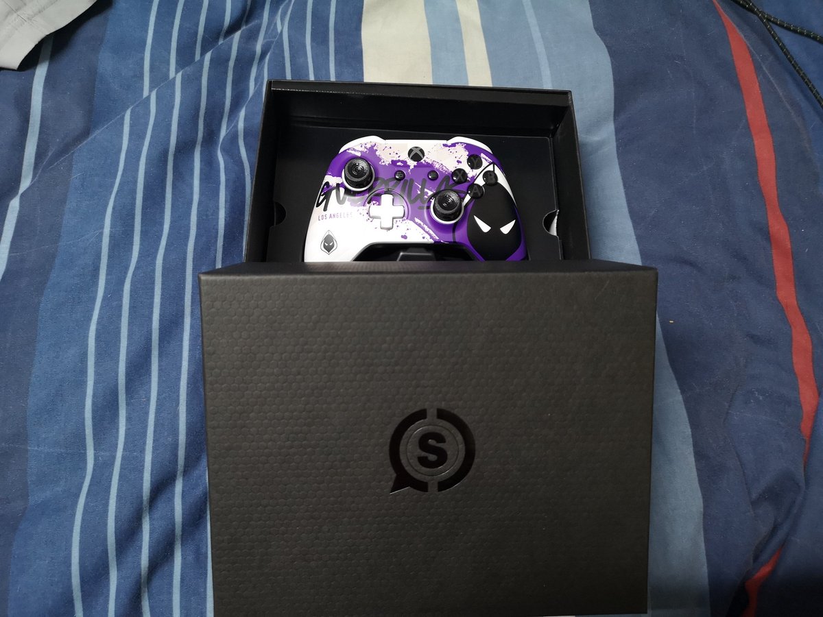 Eddie_Za_'s tweet photo. Brand new LAG scuf prestige with a player pack R3500 including shipping

RT appreciated https://t.co/vk3P5CfznN