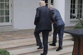 MasterOfPsy's tweet photo. @glammagrl01 @Roshan_Rinaldi Do they really want to go there?
Hahahaha😅
I could post photos of how #TrumpIsAMoron all day long!
#TrumpNeedsHelp:
✔Needs help up the stairs
✔Needs prompts to change his diaper
✔Needs 2 hands to drink a glass of water
✔Needs help with a kindergarten exercise
etc, etc.. https://t.co/Aq6CI9HLIA