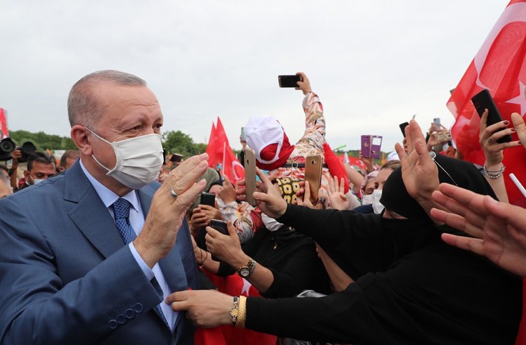 suleymansoylu's tweet photo. Sn. Cumhurbaşkanımızın liderliğinde Türkiye, eser siyasetiyle, icraatlarla 21. yüzyıla damga vurmaya, tarihe imza atmaya devam ediyor.

Kanal İstanbul ile, Güçlü Türkiye yolundaki yürüyüşümüzü emin adımlarla sürdüreceğiz.
Hayırlı, uğurlu olsun 

#KanalİstanbulKazananTürkiye https://t.co/WzEU6wnqcu