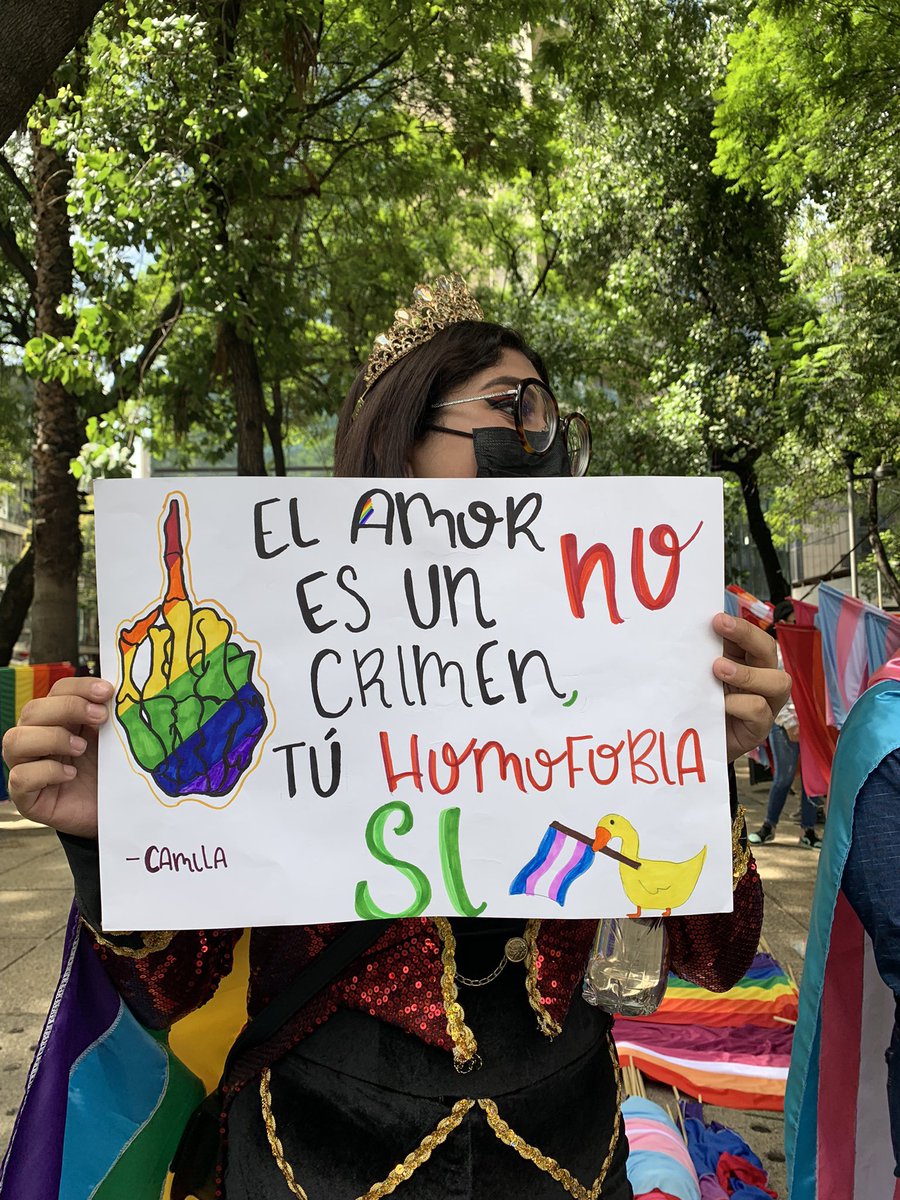 SoyHomosensual's tweet photo. Comienza a llegar gente al Ángel de la Independencia en CDMX por quienes decidieron marchar de manera presencial. 🏳️‍🌈😷🏳️‍⚧️ Fotos: @CuapioJesus. #Pride2021 #MarchaDelOrgullo #Orgullo2021 https://t.co/QQE4llDpUI