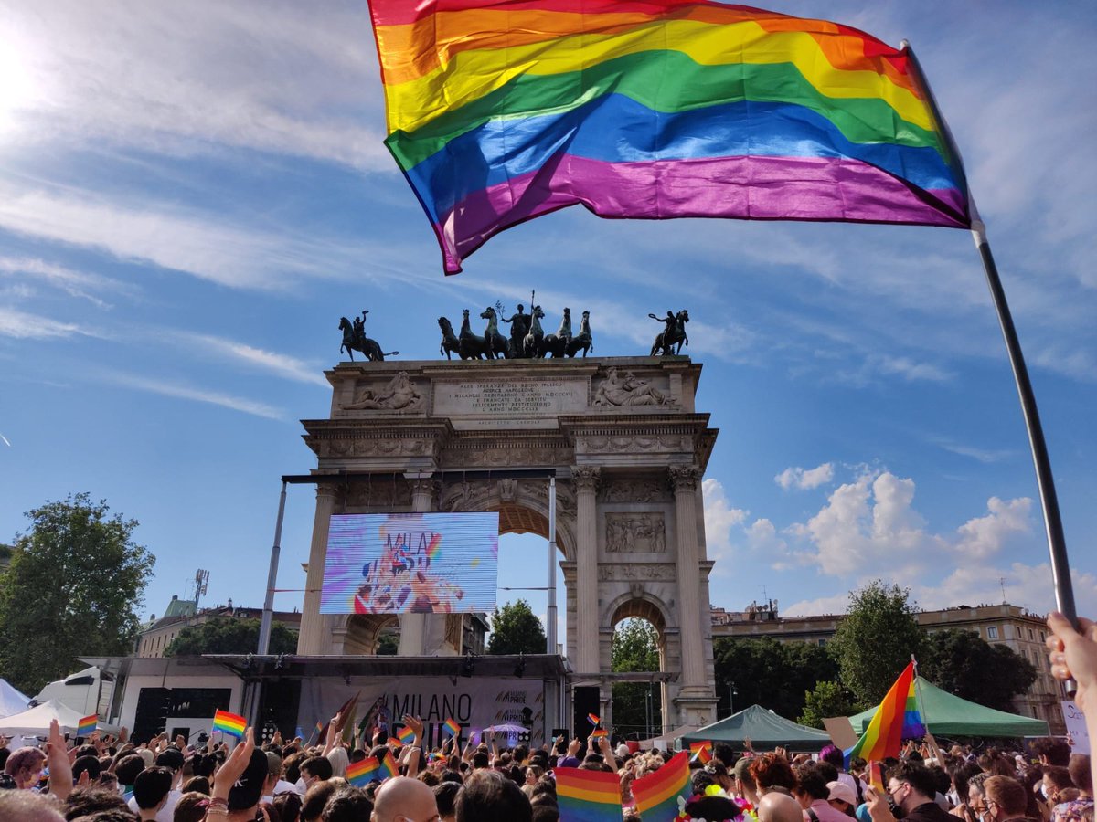 BeppeSala's tweet photo. Milano è oggi una città contemporanea, accogliente e inclusiva dove si è liberi di essere e di amare.
Da qui vogliamo dare la spinta finale alla legge Zan.
Grazie a chi c'era oggi all'Arco della Pace. Insieme avanzeremo nella nostra marcia per i diritti e il rispetto. 
#Pride2021 https://t.co/ScaYKWYeF7