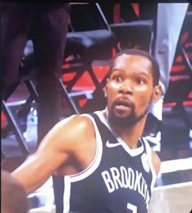 BearsEst1920's tweet photo. Kevin Durant, any time he reads his own name on Twitter https://t.co/pWfYiunuzc
