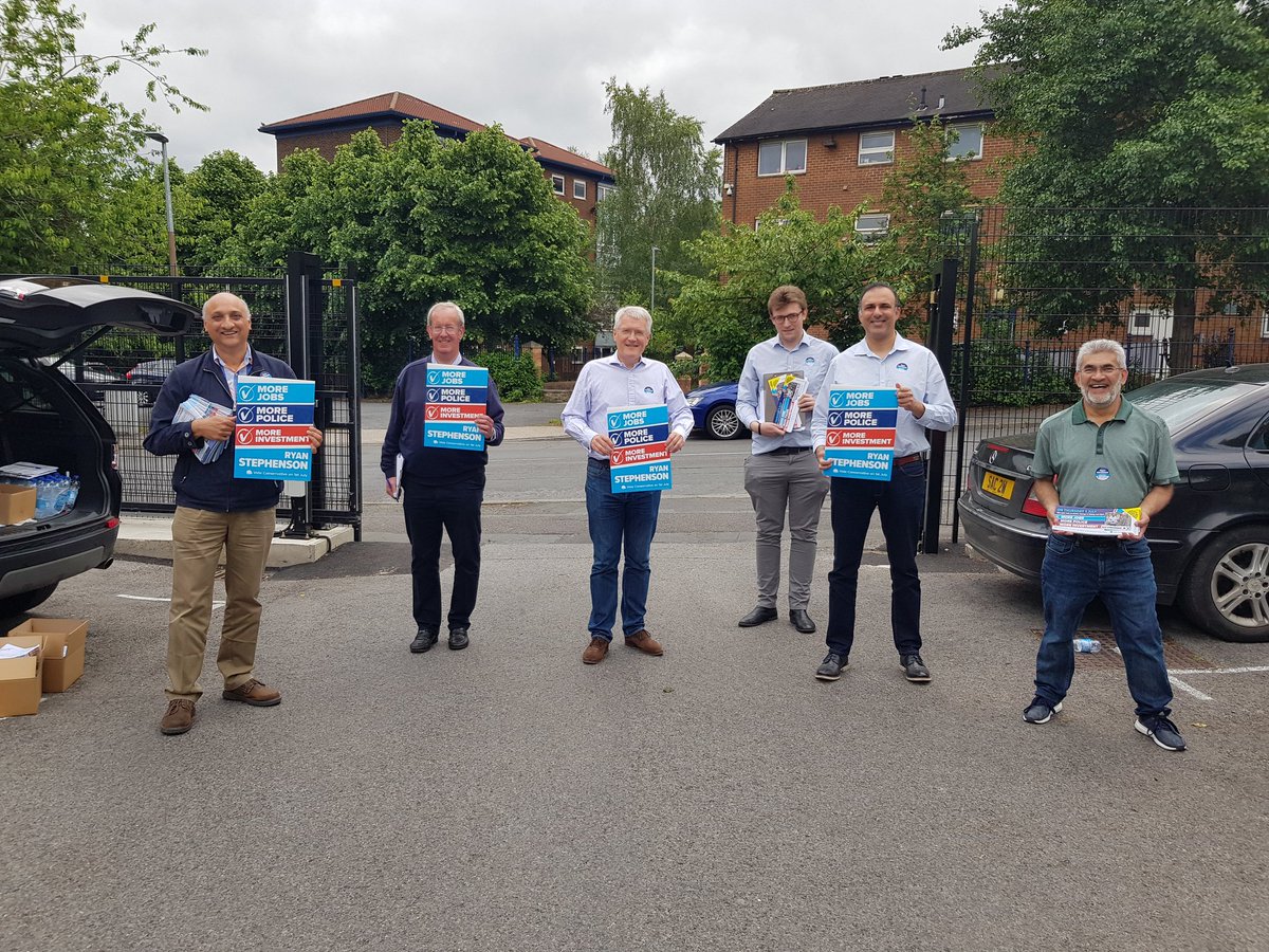 MohanVidhi's tweet photo. Great to be out today in #BatleyAndSpen supporting our fantastic #conservative candidate @Stephenson_Ryan. Time to turn the area Blue https://t.co/RRjbvytK1f