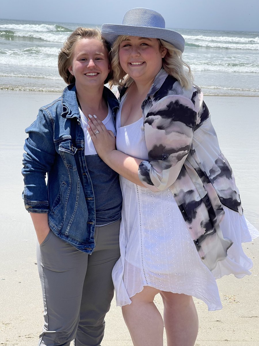 0fficialRachel's tweet photo. Went to Oregon as a girlfriend ➡️ leaving as a fiancé 😍🥰 https://t.co/PgJLLRpLeZ