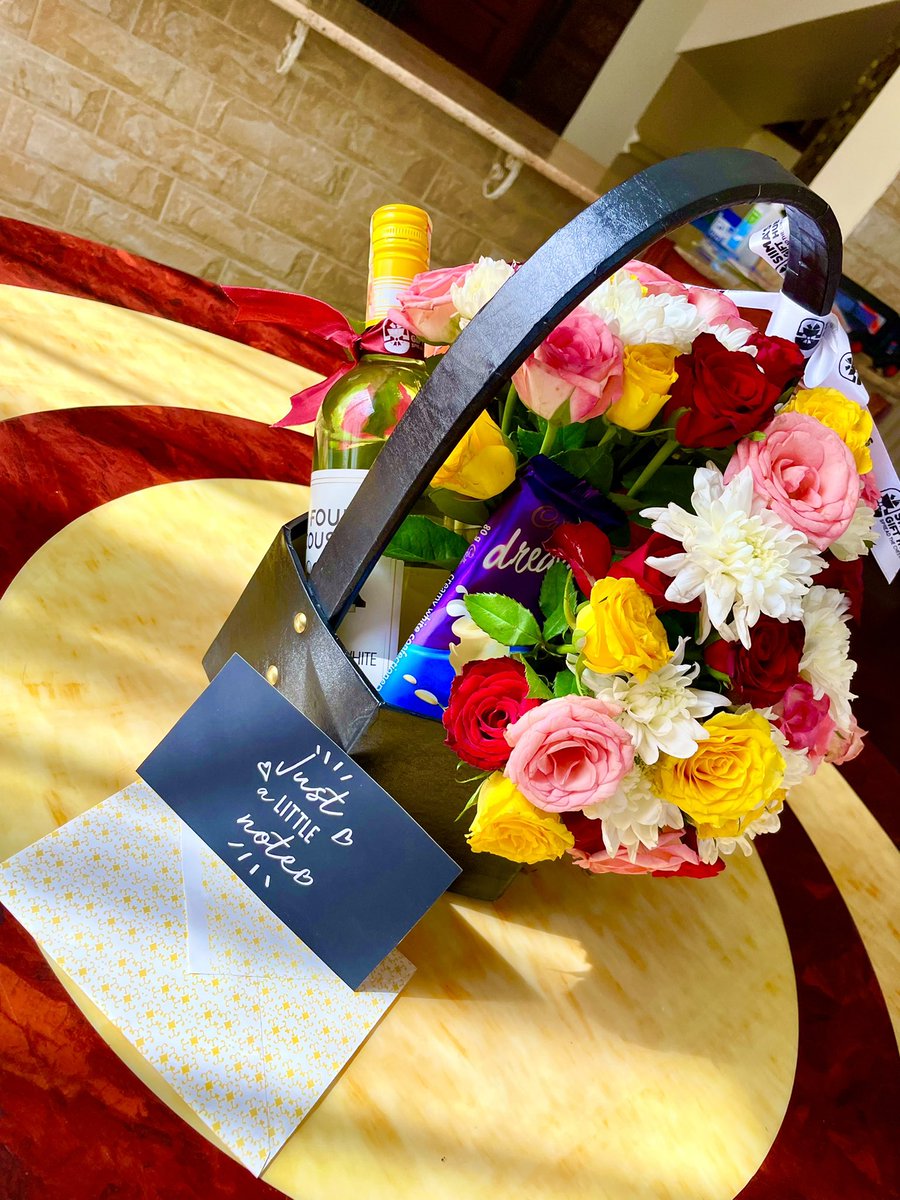 MitchyDalen's tweet photo. This is such a beautiful love language 🥺🥰
For someone to still think about you in such a time and still find happiness in you is quite special 
I’m glad there’s still guys that get it 💃🏾
Thanks @GiftHub7 for delivering my gift 
Clearly someone’s son nange antwala … 🙊🙈 https://t.co/Z18qryf8Wy
