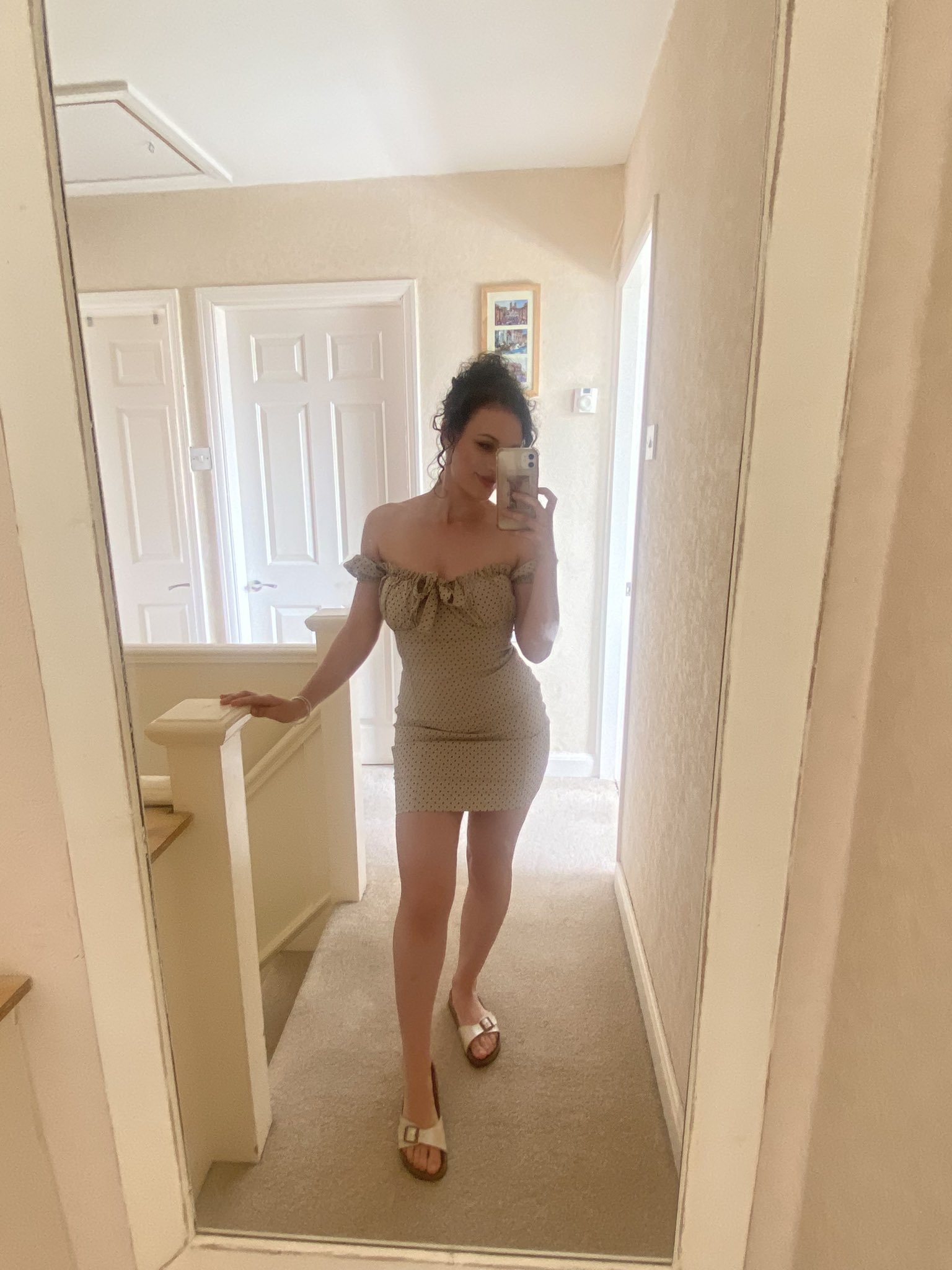 🌸 𝗝𝗮𝗺𝗶𝗲 𝗝𝗼𝗻𝗲𝘀 🌸 on Twitter "See what’s underneath https //t.co
