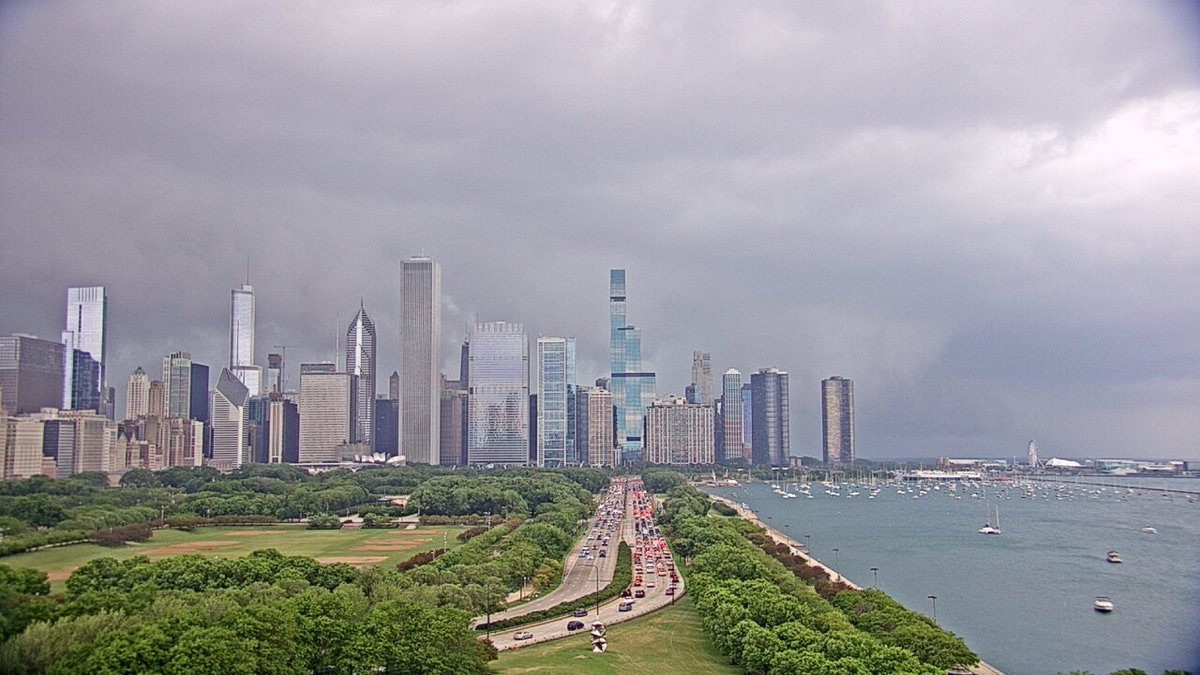 NWSChicago's tweet photo. View of downtown Chicago. Rotation area captured in this view passing over the immediate north side of the Loop out over Lake MI. Still some rotating cells behind this one though. Get inside, away from windows, and if you can as low as you can. #ILwx https://t.co/TdVdWcRvxr