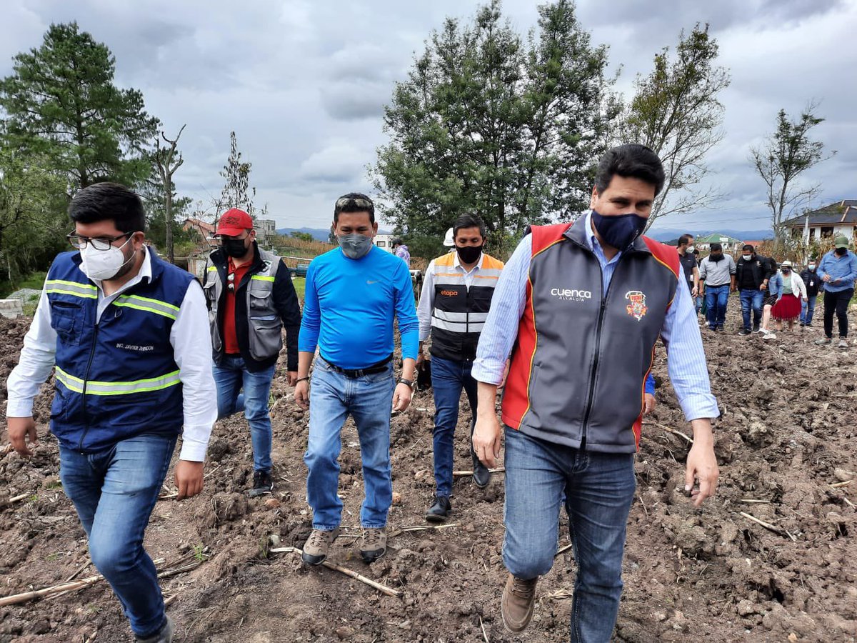 ETAPAOficial's tweet photo. Las obras continúan 💪🏼
En recorrido por #Sinicay junto con el Alcalde @pedropalaciosu, Grte. Rubén Benítez y Grte. de Agua Potable y Saneamiento, Antonio Siguencia, se constató que la obra avanza a buen ritmo. La red de alcantarillado tiene 1.153 m. de longitud.
@MunicipioCuenca https://t.co/YKSUagjZ2F