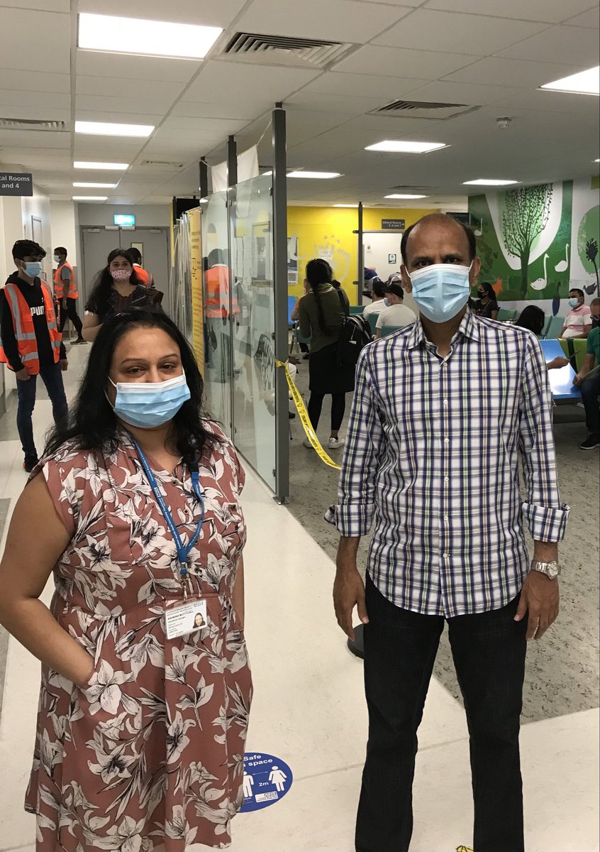 ketansheth3's tweet photo. Spending time with young people always makes me hopeful about the future. Had a great time catching up with them at the local #COVIDー19 clinic at Park Royal Medical Practice, Central Middlesex Hospital. If you haven’t already, just walk-in and roll-up your sleeve. https://t.co/KKssJIF5Lr
