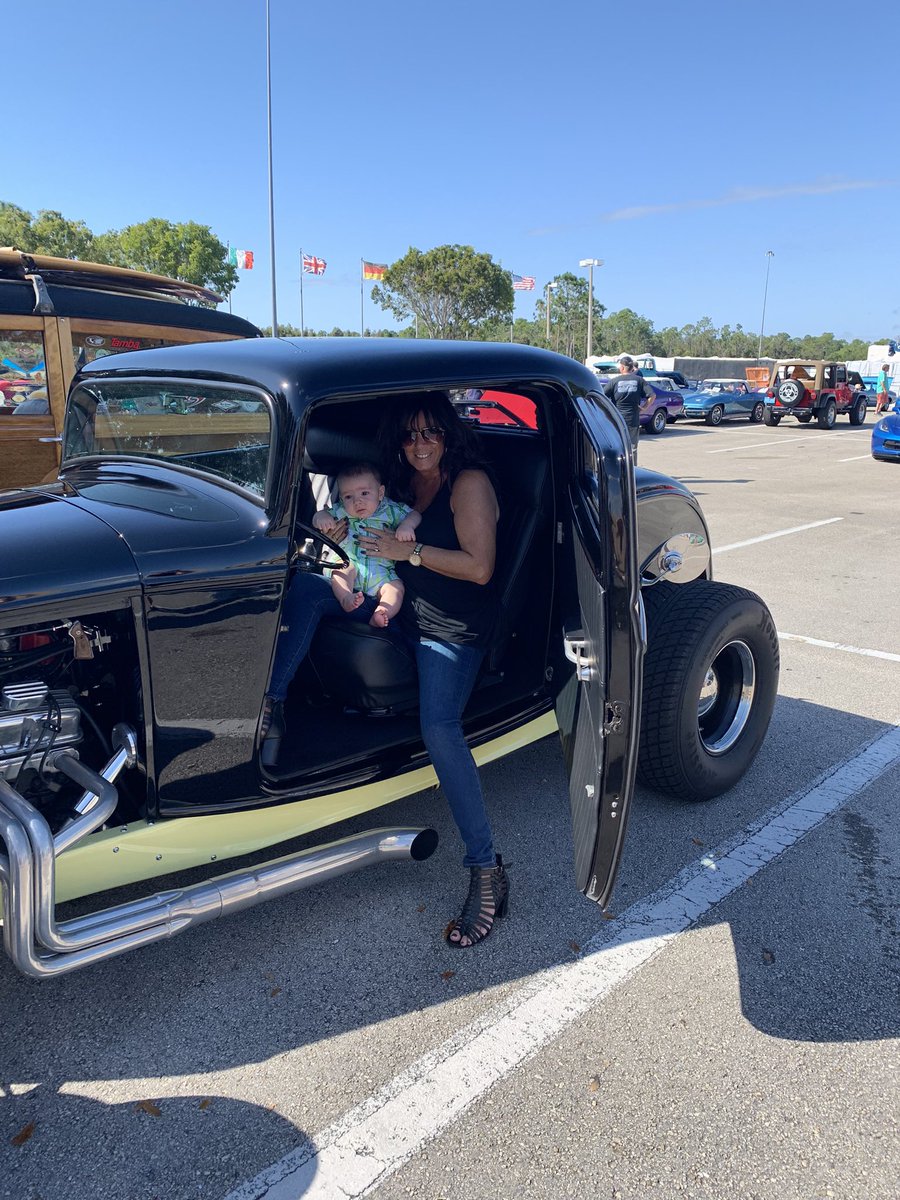 landb93's tweet photo. @BillyFGibbons @ZZTop see ya @bbmannhall Nov 13th- bringing my “32” hoping to get you guys to sign her trunk https://t.co/00mMBIeAR4