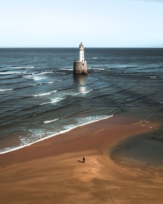 VisitScotland's tweet photo. With over 165 miles of coastline, you're never far from an incredible view in #Aberdeenshire! 💖 📍 Rattray Head Lighthouse, @visitabdn 📷 IG/scojackson #RespectProtectEnjoy https://t.co/2rNIJuZQdy