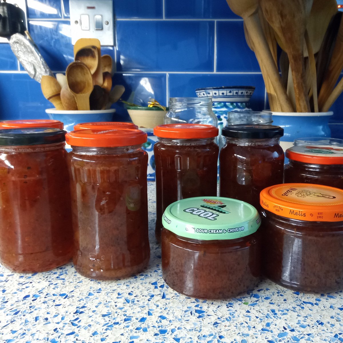 NimmoJan's tweet photo. Usual last minute rush to use up last year's fruit before this year's harvest. Batch of gooseberry jam - going to be one of several to come Blackcurrant and raspberry vinegars on the go too.
#allotment
#gooseberry
#gooseberryjam
#grozet
#glasgow
#HamiltonhillAllotment https://t.co/sjFM9urYkO