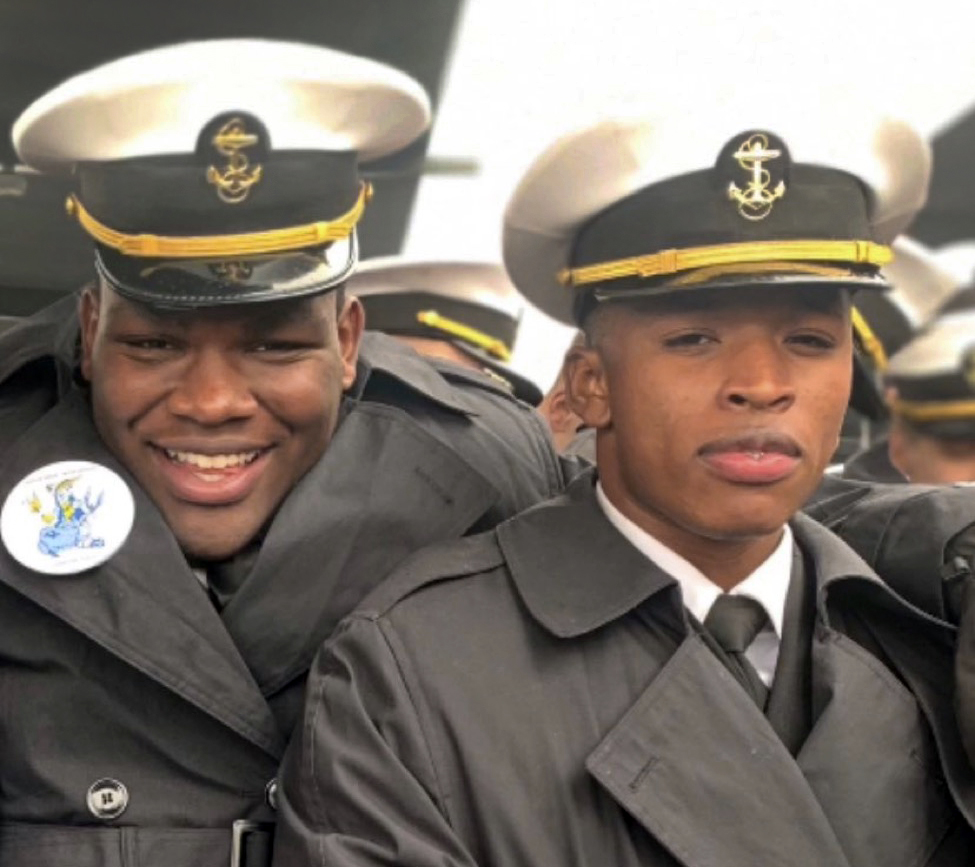 "Such a huge smile." Former <a href="/NavyFB/">Navy Football</a> player and Naval Academy midshipmen Myles James remembered for ebullient personality. 
capitalgazette.com/sports/navy/ac…